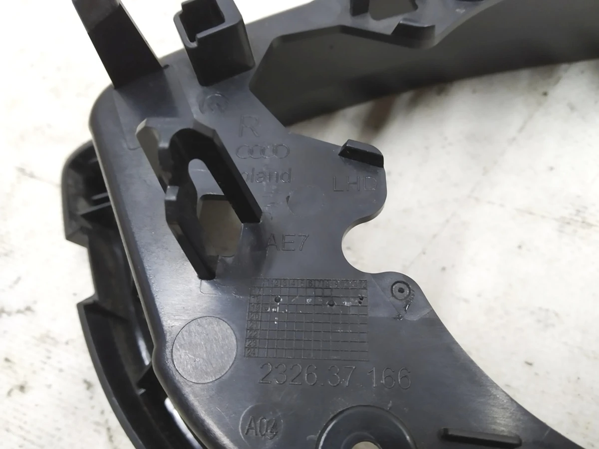 Рама наружного зеркала правого Audi E-tron 4KL857240