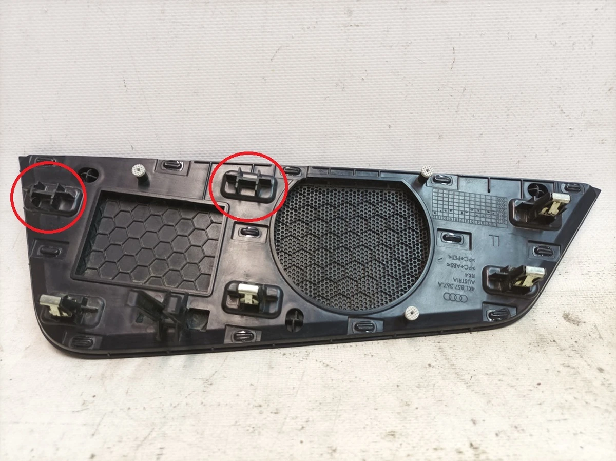 Central dashboard speaker trim with damage Audi E-tron 4KL857367A