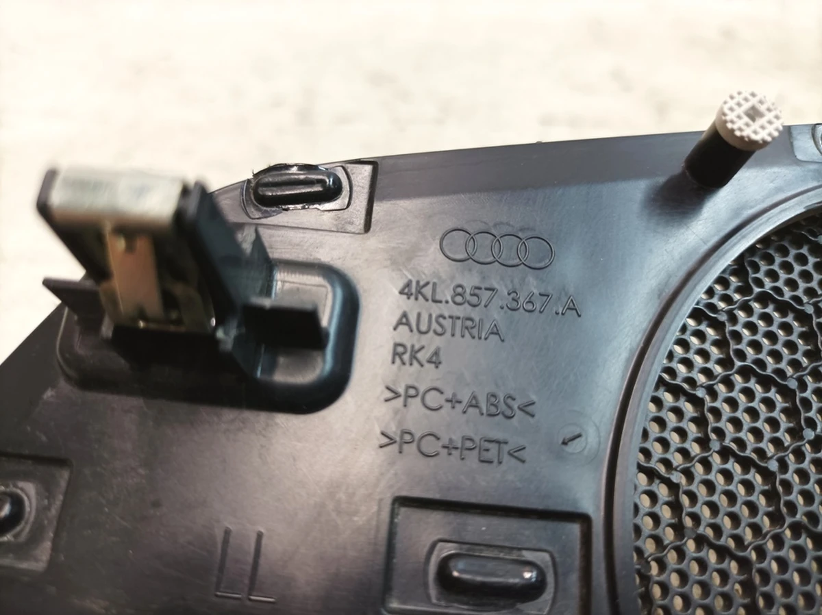 Central dashboard speaker trim with damage Audi E-tron 4KL857367A