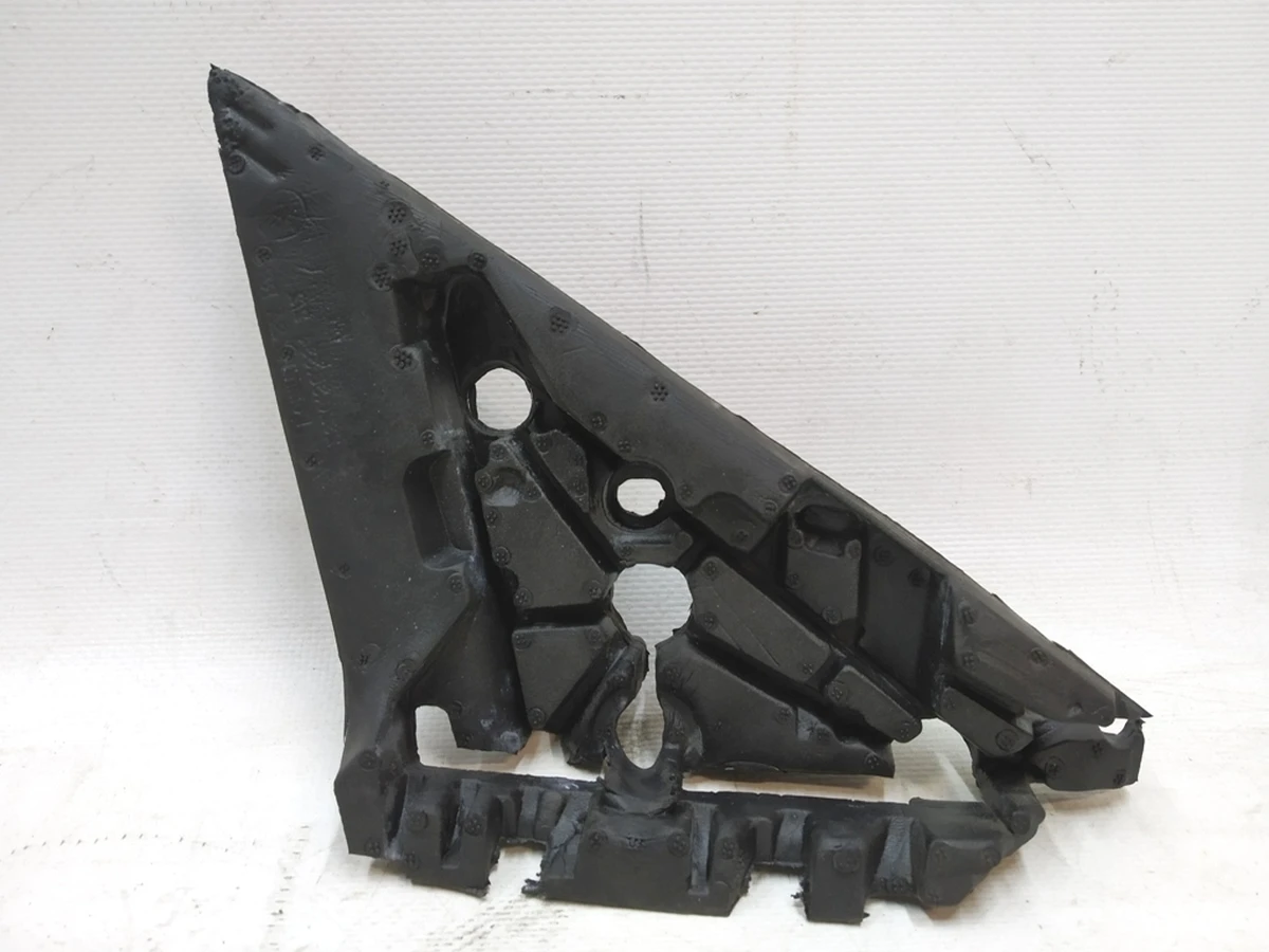 Уплотнитель вспененный кронштейна зеркального правый Audi E-tron 4KL857544