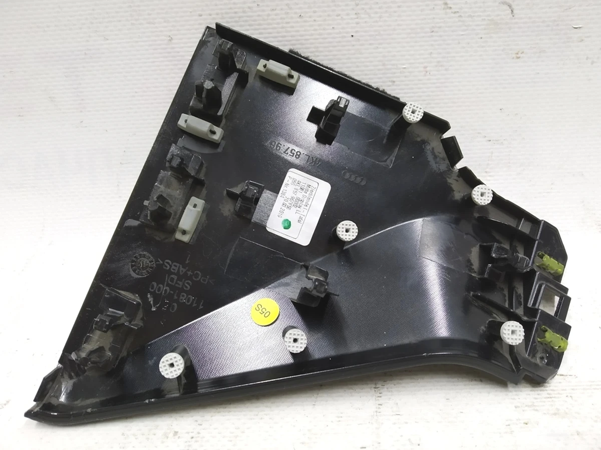 Накладка декоративная передней панели V58 черный особо глянцевый Audi E-tron 4KL857967