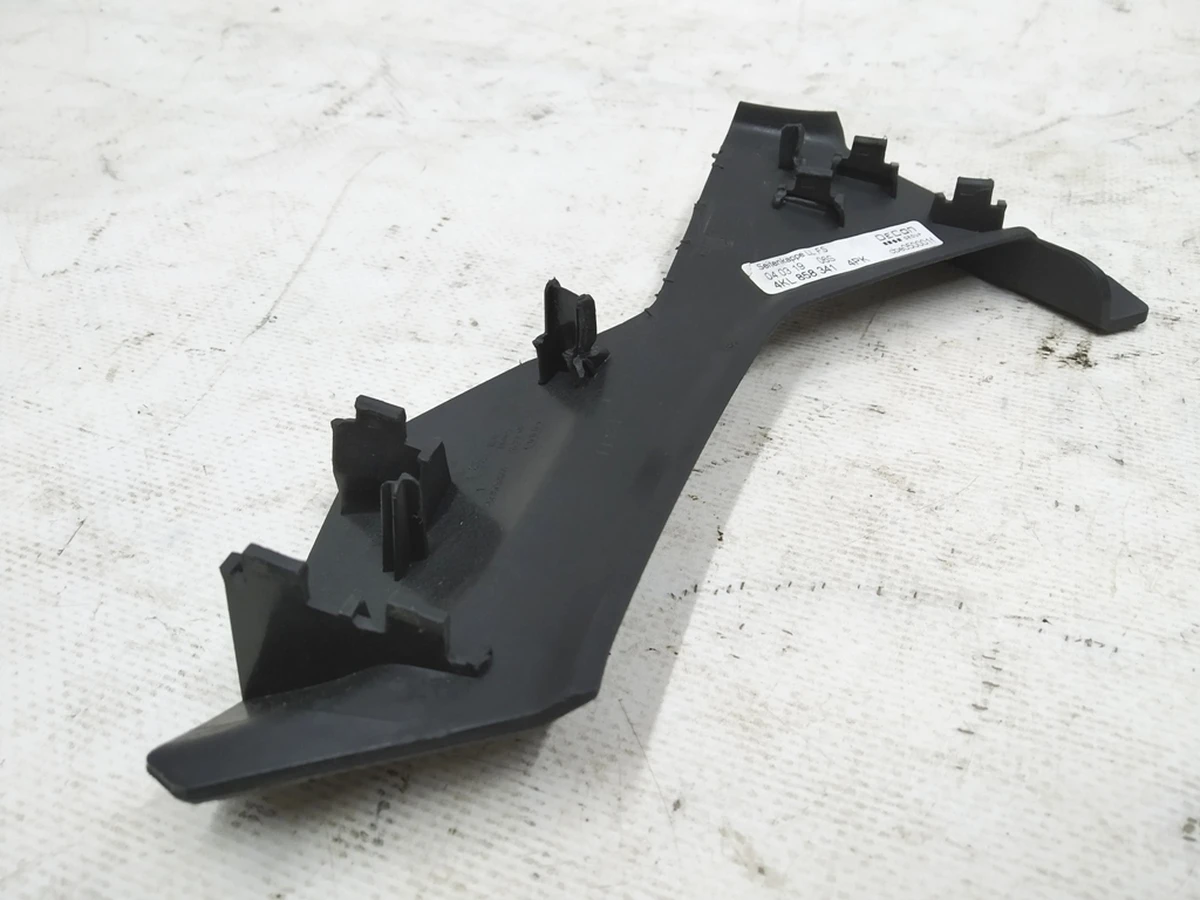 Накладка збоку передньої панелі (торпедо) ліва Audi E-tron 4KL858341