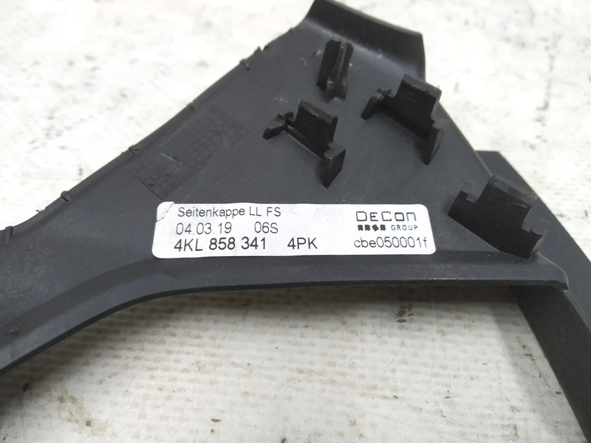 Накладка збоку передньої панелі (торпедо) ліва Audi E-tron 4KL858341