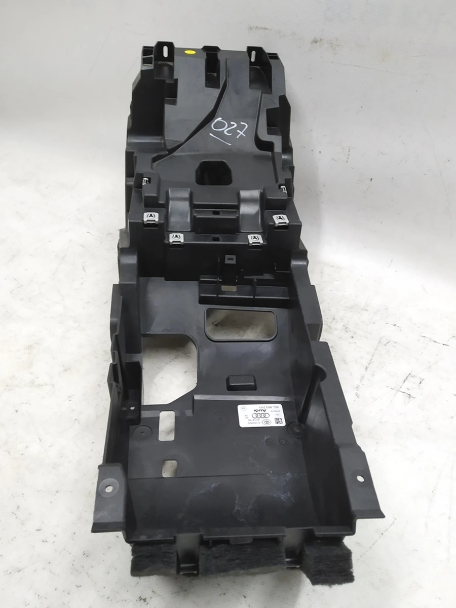 Frame-mounting center console (cross bars) Audi E-tron 4KL863243