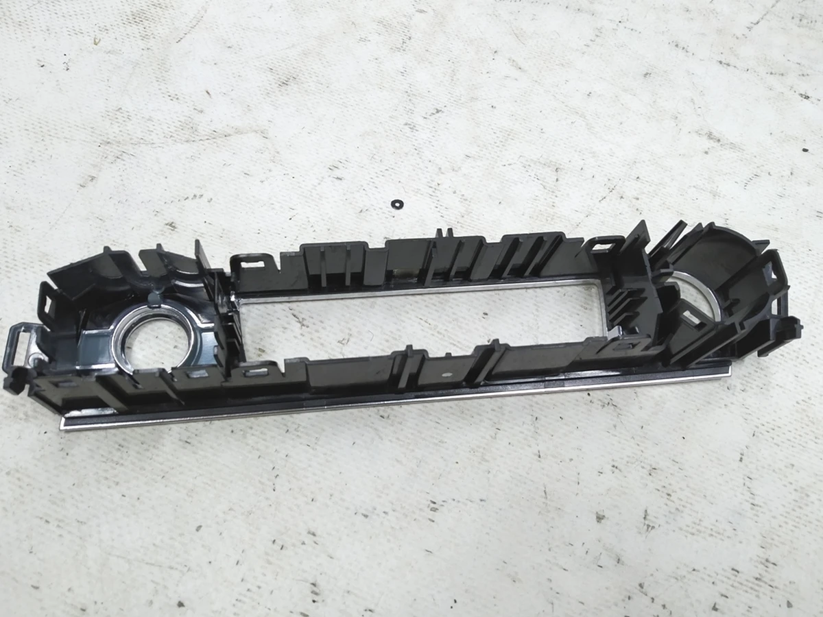 Накладка центральної консолі із кріпленням багатопозиційних перемикачів Audi E-tron 4KL863263