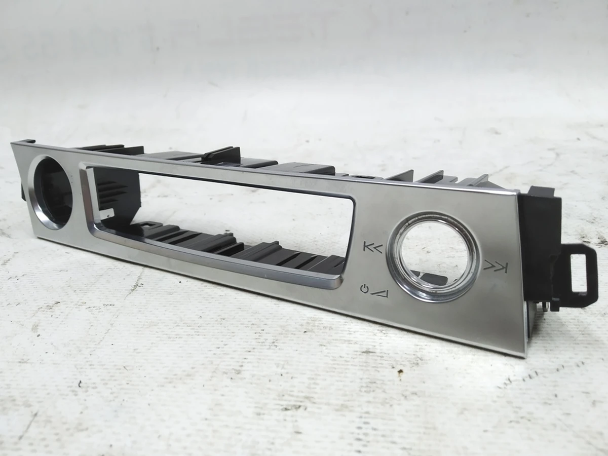 Накладка центральної консолі із кріпленням багатопозиційних перемикачів Audi E-tron 4KL863263