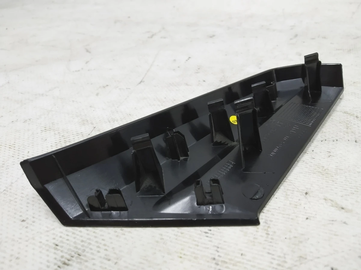 Накладка панели управления и индикации центральной консоли слева Audi E-tron 4KL863337