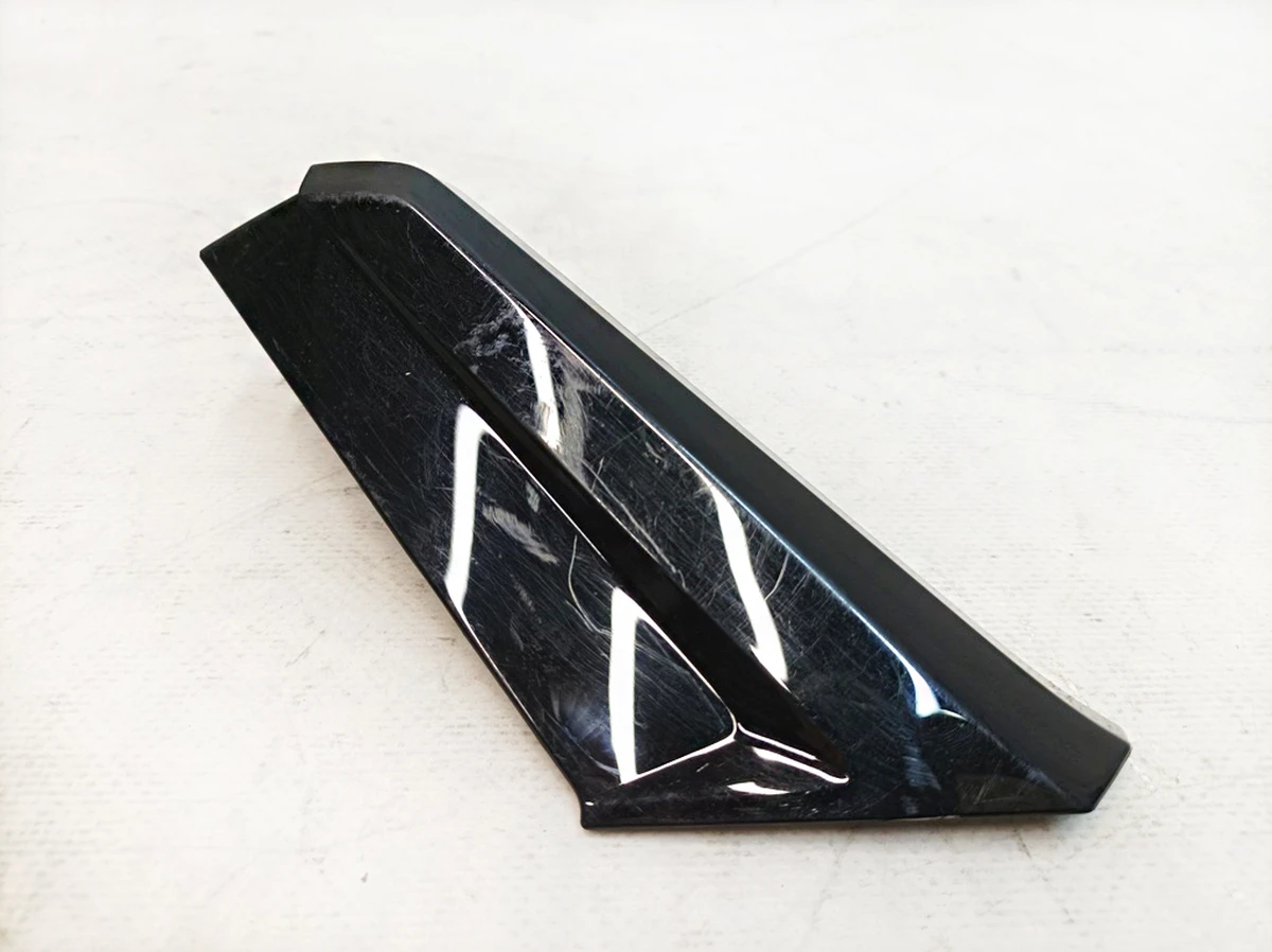 Накладка панели управления и индикации центральной консоли слева (множество царапин) Audi E-tron 4KL863337