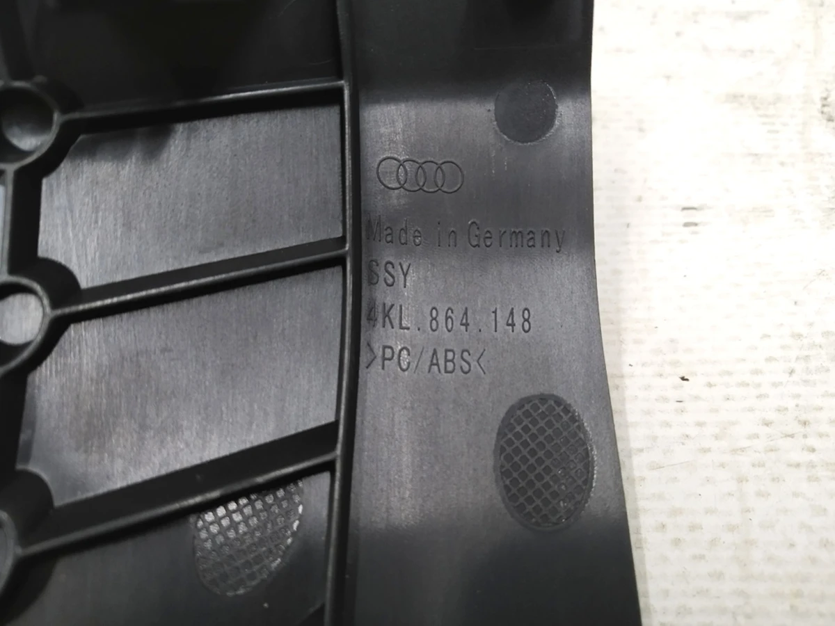 Облицювання внутрішня ніші центральної консолі передня Audi E-tron 4KL864148