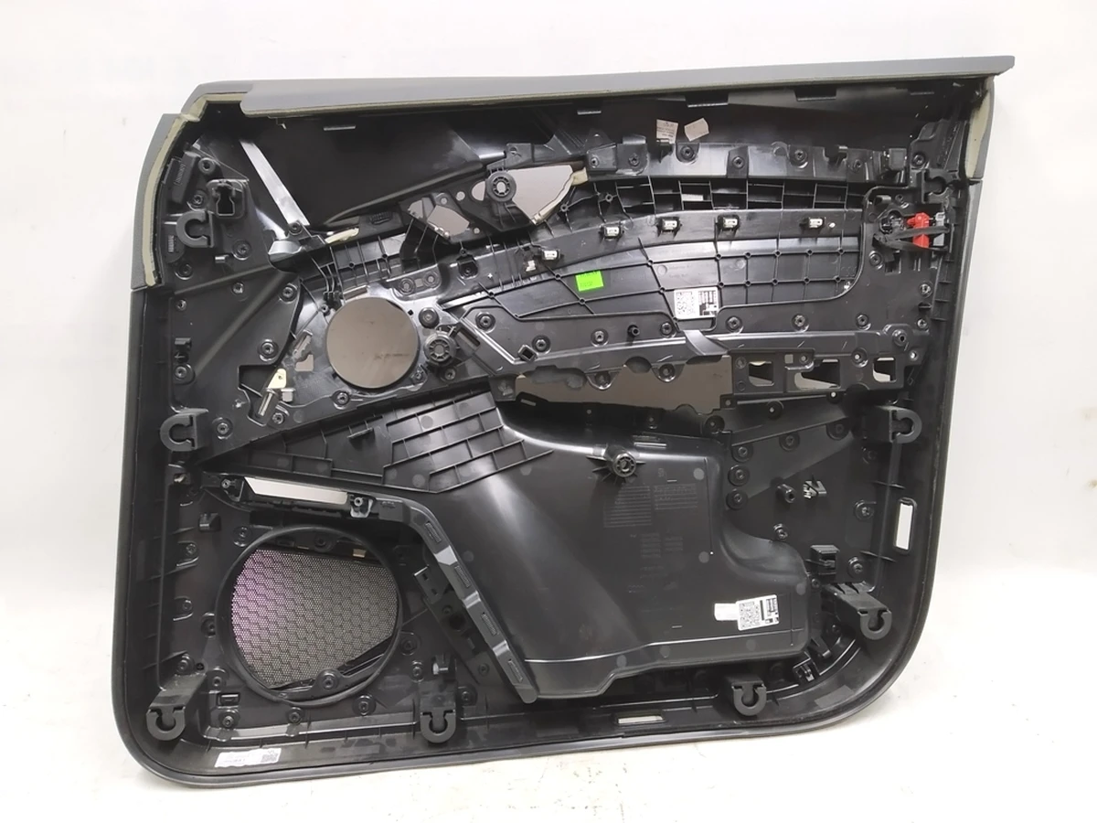 Карта двери передней левой (алькантара) в сборе с подсветкой и накладками Audi E-tron 4KL867103F