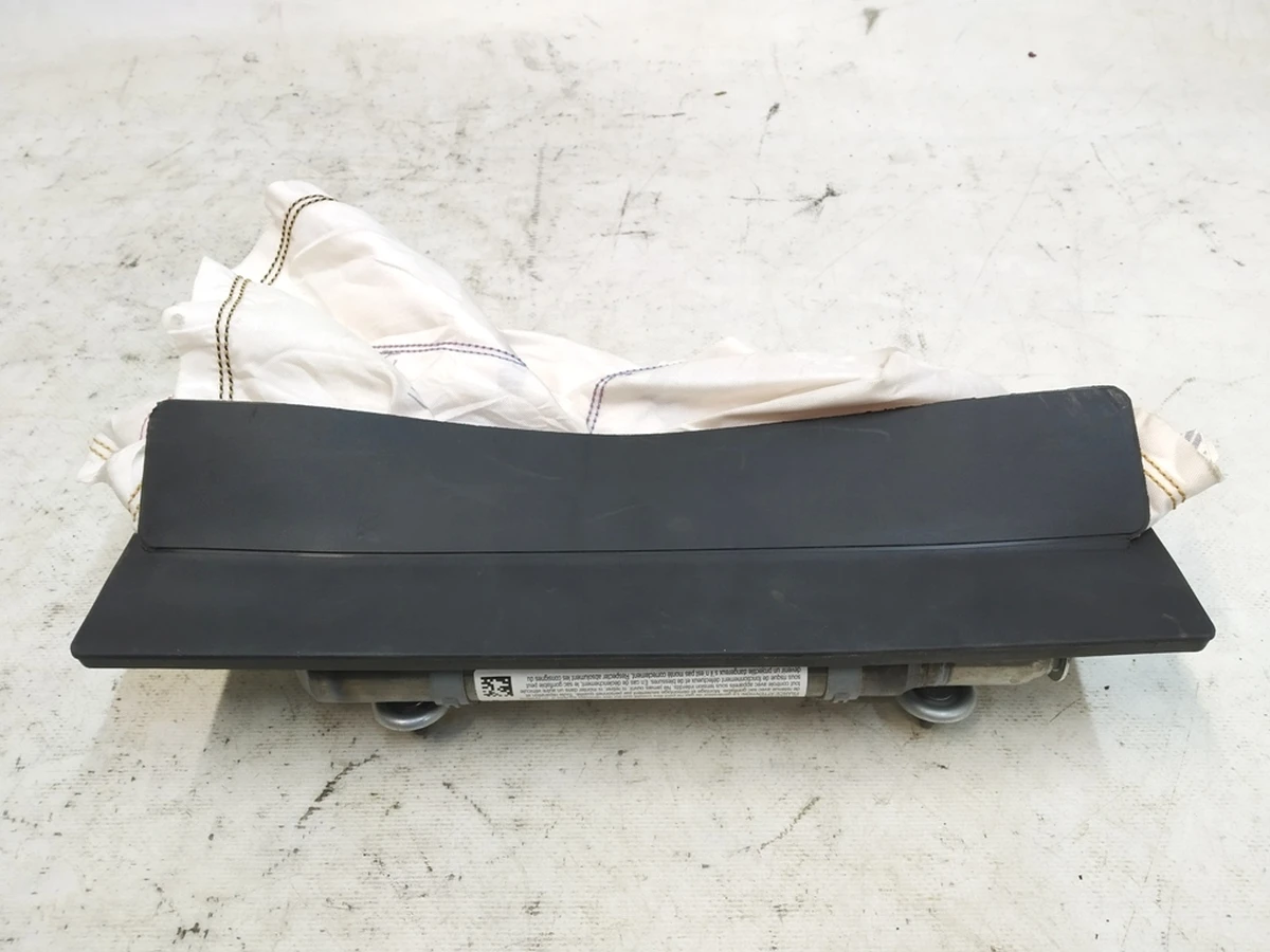 Подушка безопасности коленная с повреждением Audi E-tron 4KL880842D