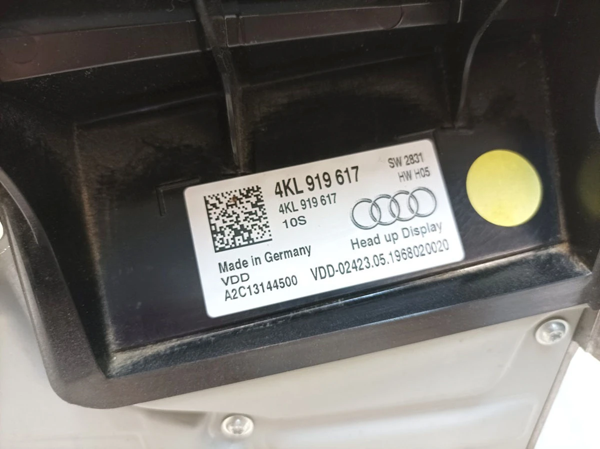 Проекційний дисплей з пошкодженнями Audi E-tron 4KL919617