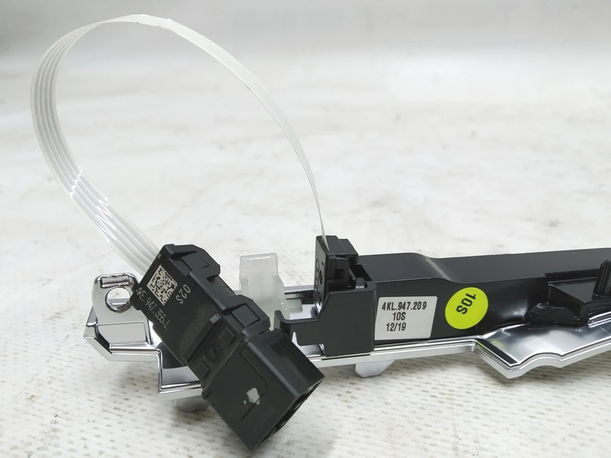 Накладка декоративна центральної консолі з підсвічуванням Audi E-tron 4KL947209