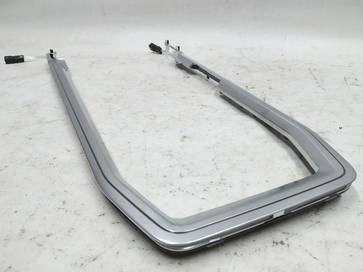 Накладка декоративна центральної консолі з підсвічуванням Audi E-tron 4KL947209