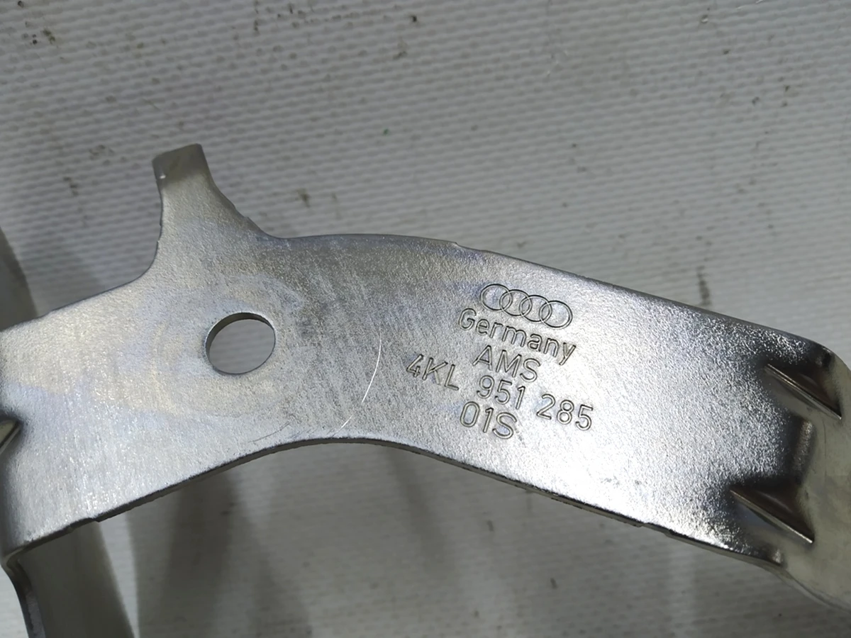 Кронштейн электронной сирены Audi E-tron 4KL951285