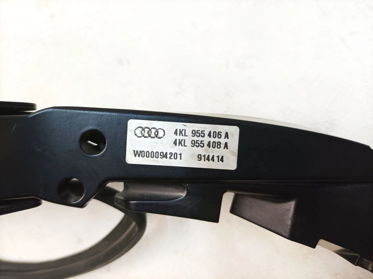 Right windshield wiper arm with scratches Audi E-tron 4KL955408A