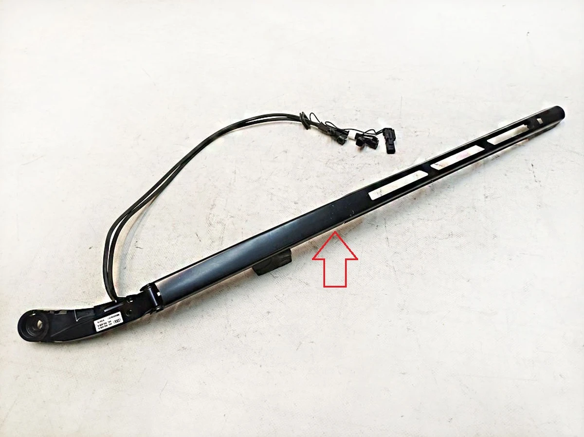 Right windshield wiper arm with scratches Audi E-tron 4KL955408A