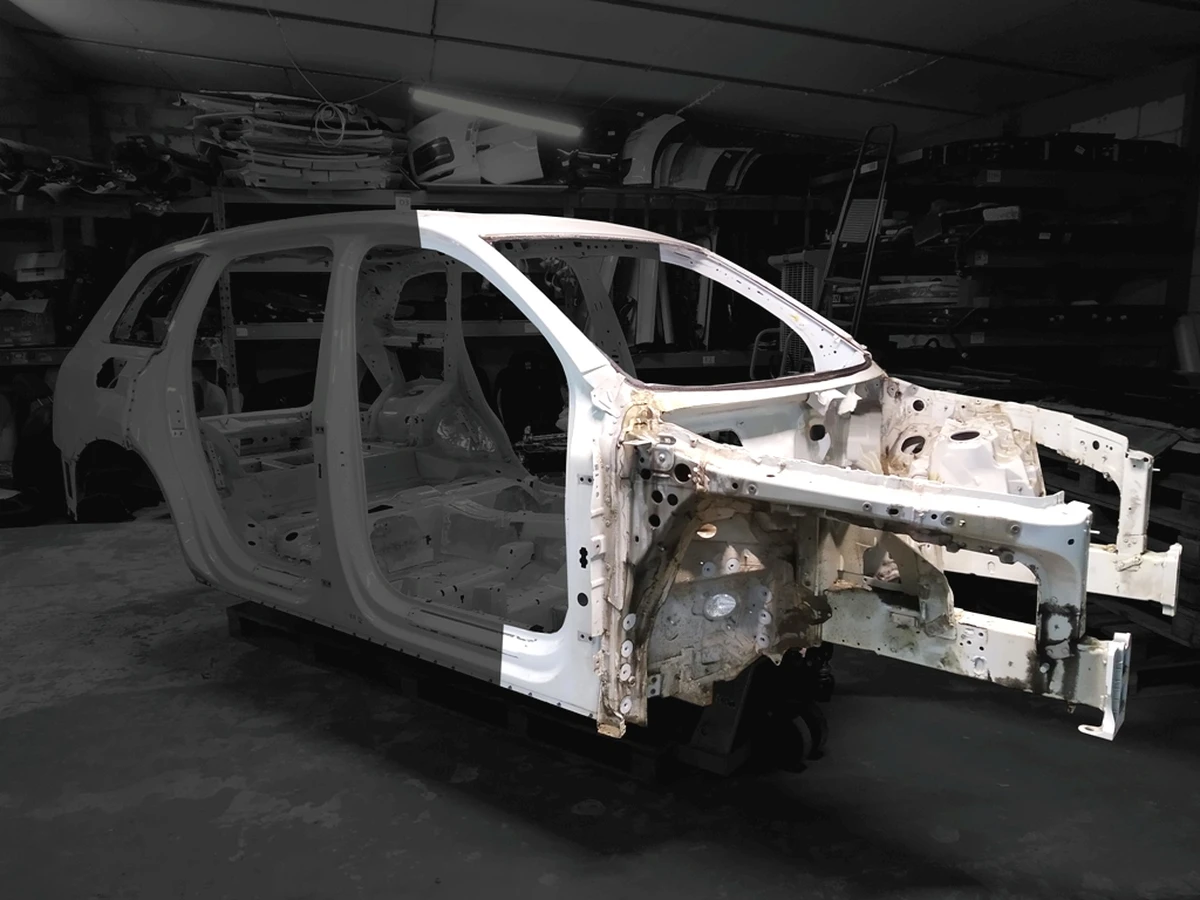 Body cutting part front Audi Q7 4M0805110