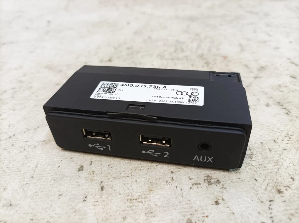USB AUX block for connecting external audio sources (USB HUB) Audi Q7 4M0035736A