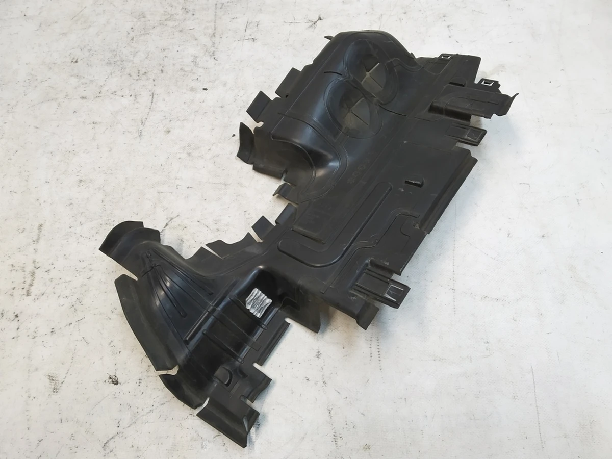 Radiator air duct housing front left damaged Audi Q7 4M0121283CE