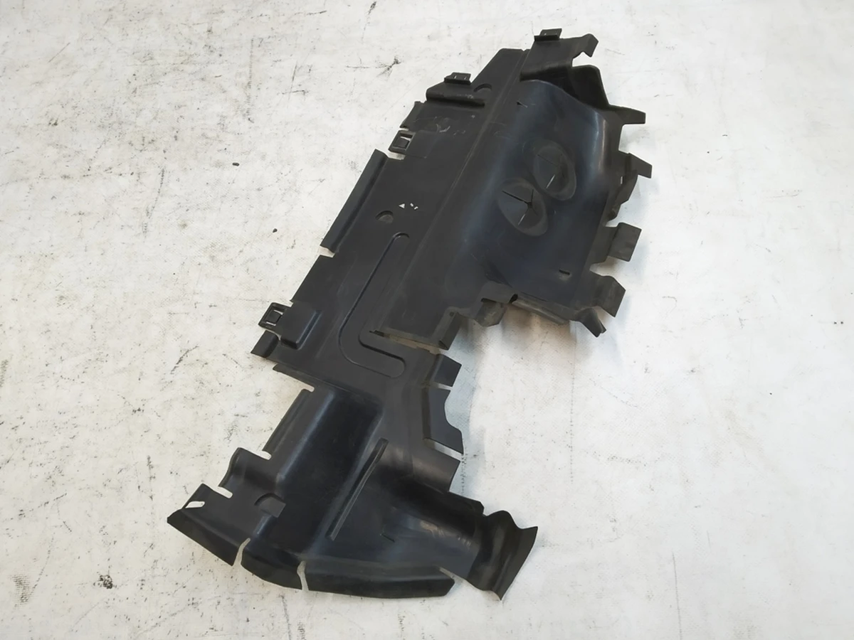 Radiator air duct housing front left damaged Audi Q7 4M0121283CE