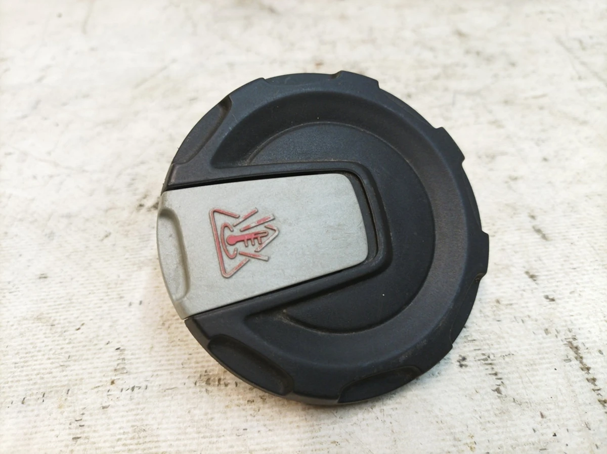 Expansion tank cap with damaged valve mount 1.6 bar Audi Q7 4M0121321K