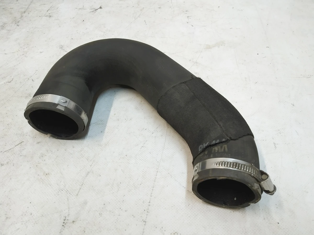 Intercooler pressure hose assembly Audi Q7 4M0145708L