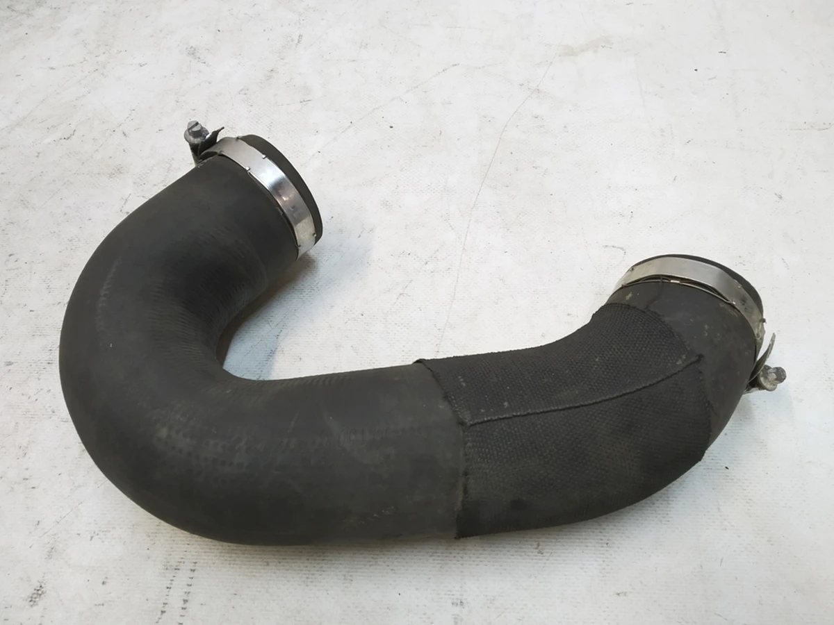 Intercooler pressure hose assembly Audi Q7 4M0145708L