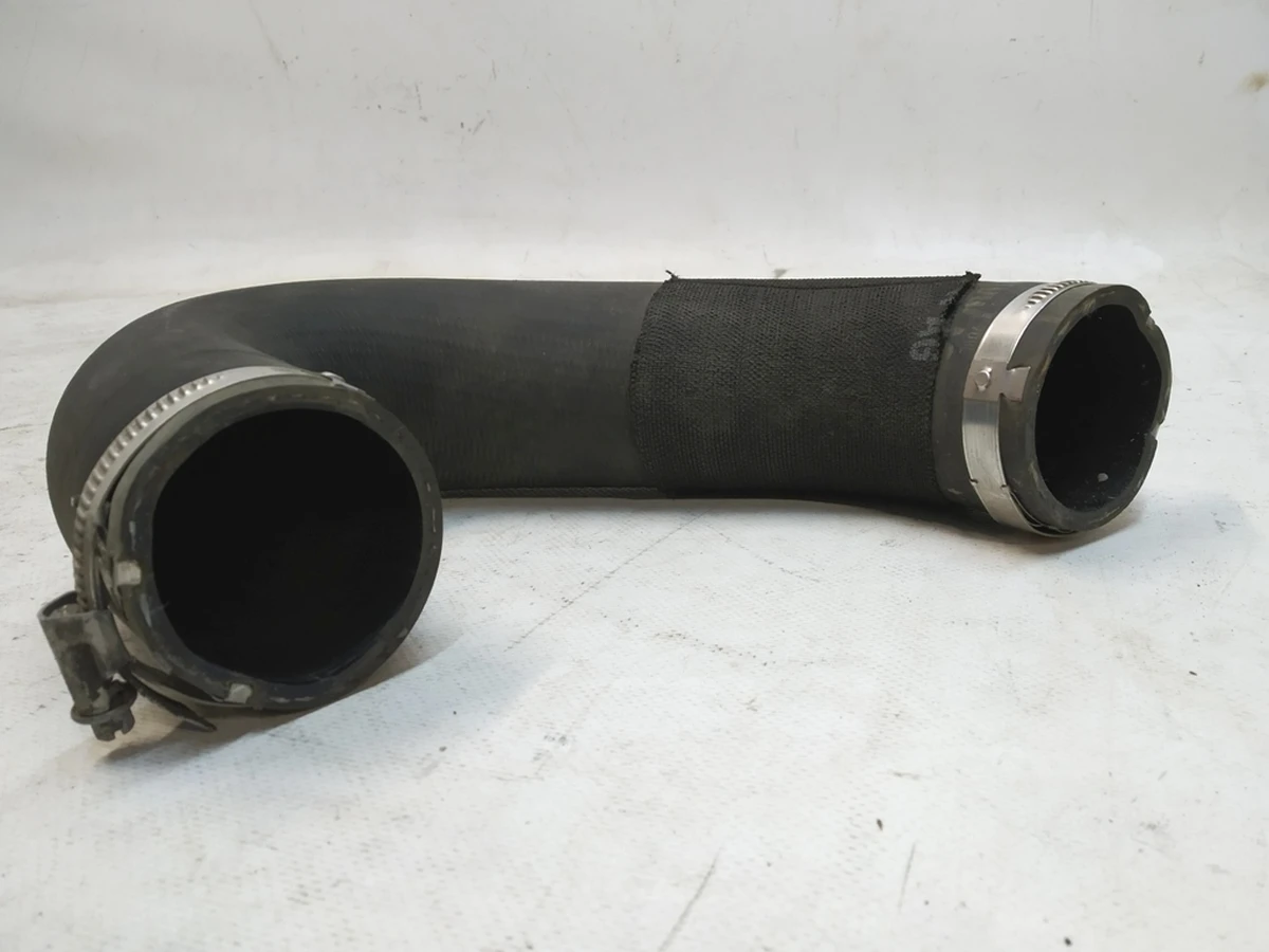 Intercooler pressure hose assembly Audi Q7 4M0145708L