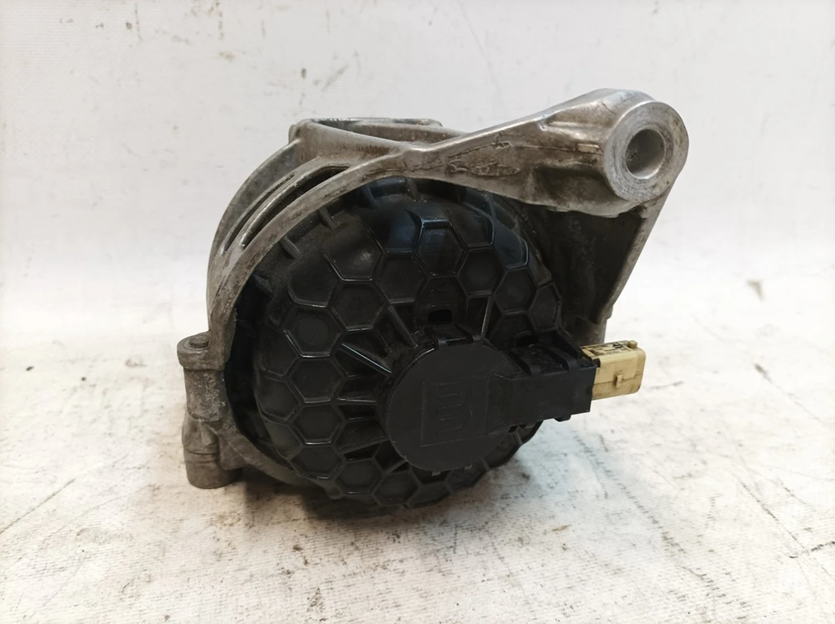 Опора двигателя электрическая левая с изношенной подушкой Audi Q7 4M0199371ET