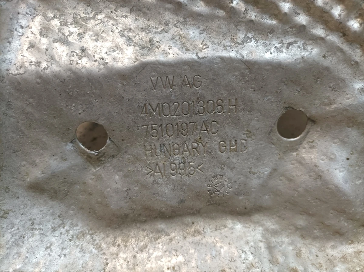 Екран теплозахисний паливного бака середній Audi Q7 4M0201308H