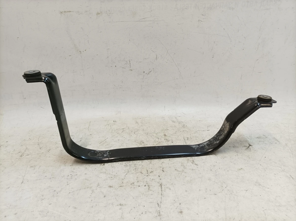 Хомут крепление топливного бака левый с повреждением Audi Q7 4M0201391C