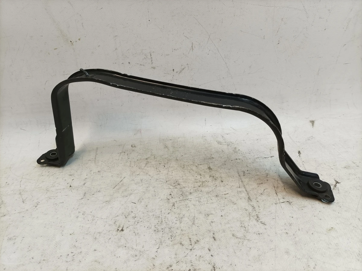 Хомут крепление топливного бака левый с повреждением Audi Q7 4M0201391C