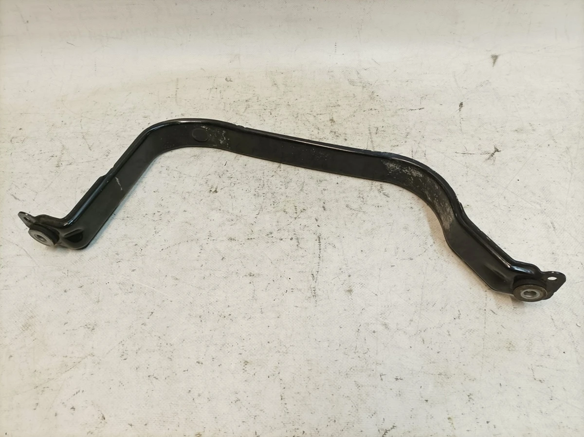 Хомут крепление топливного бака левый с повреждением Audi Q7 4M0201391C