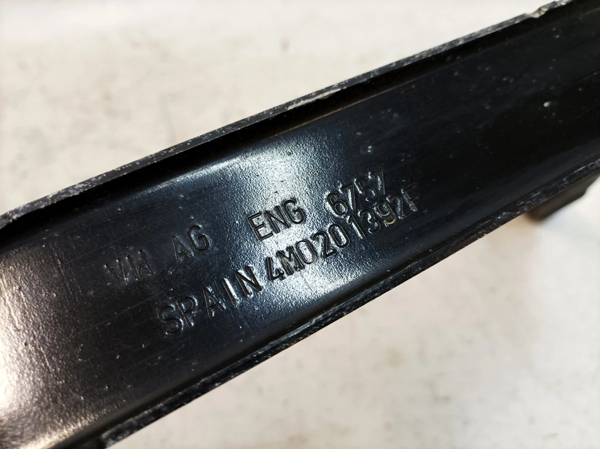 Clamp fastening fuel tank middle damaged Audi Q7 4M0201392F