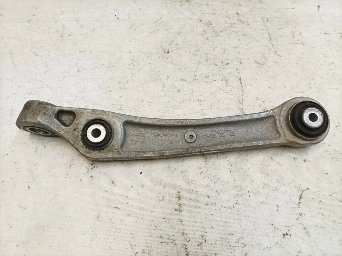 Carrying arm left with damaged silent blocks Audi Q7 4M0407151H