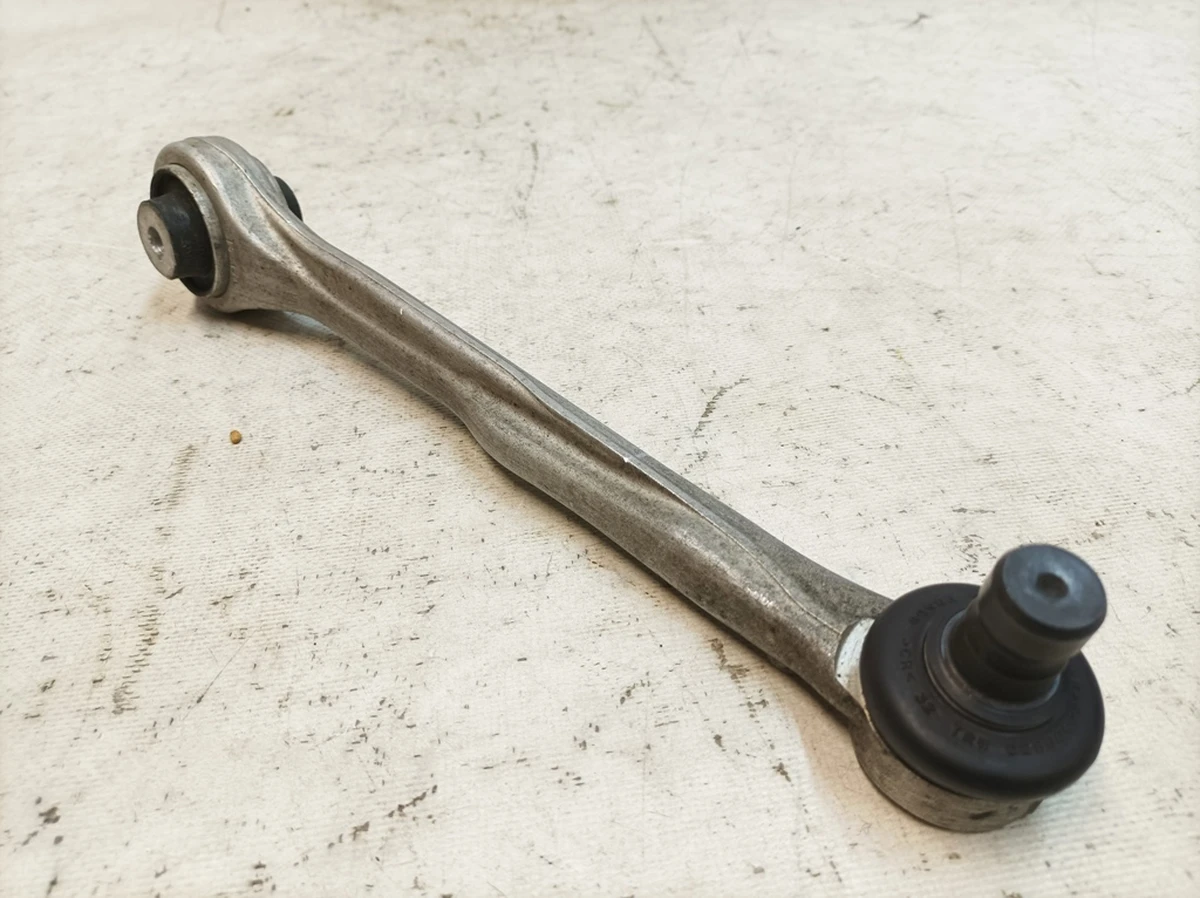 Front suspension arm left upper front with worn silent block Audi Q7 4M0407505B