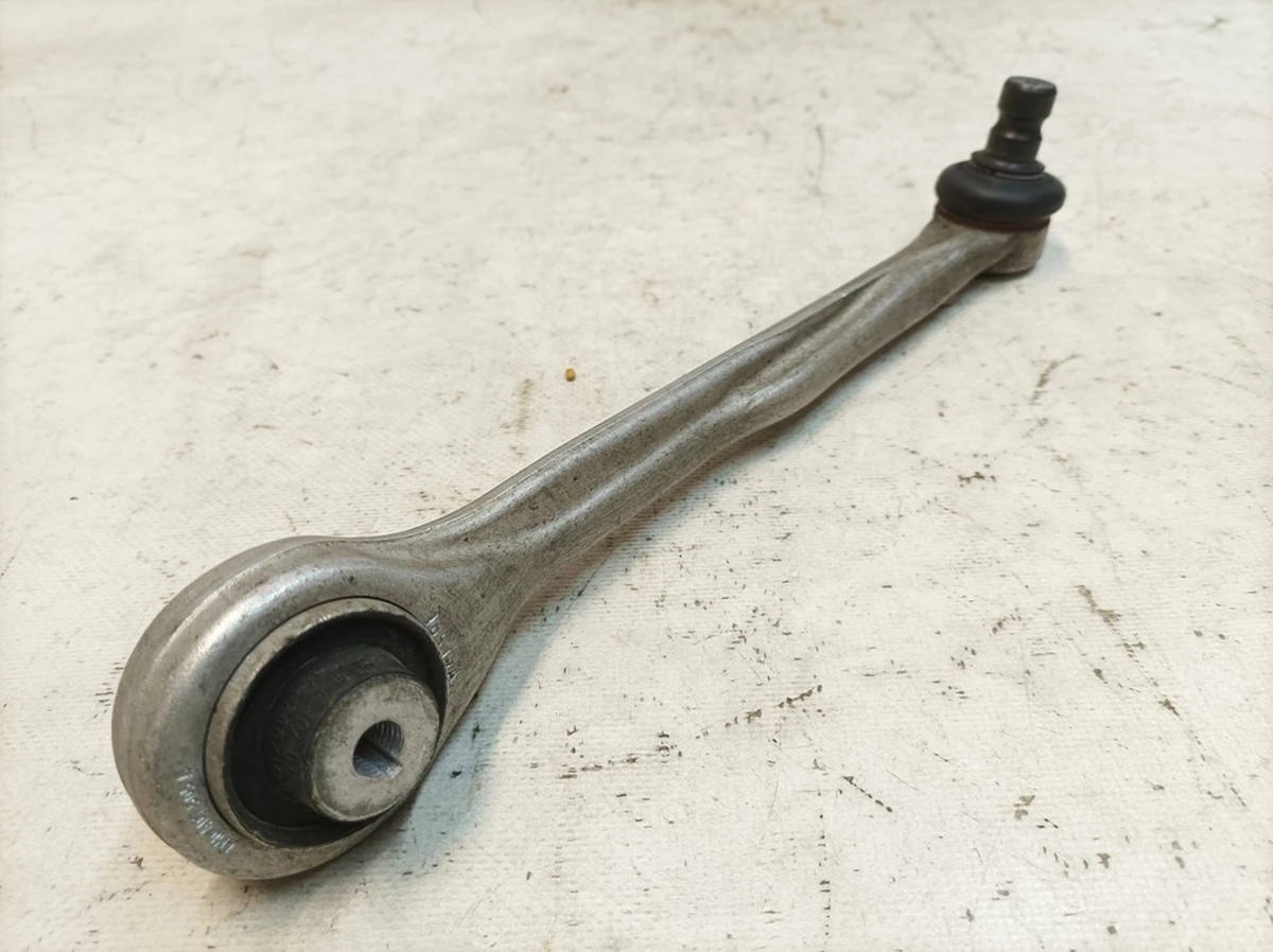 Front suspension arm left upper front with worn silent block Audi Q7 4M0407505B