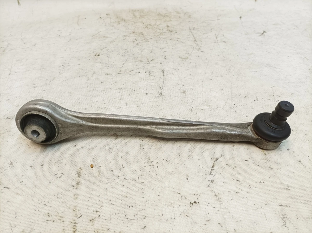 Front suspension arm left upper front with worn silent block Audi Q7 4M0407505B