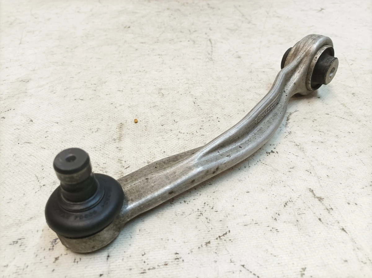 Front suspension arm right upper rear with worn silent block Audi Q7 4M0407510B