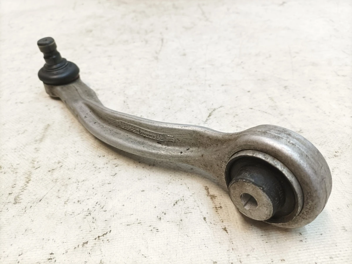 Front suspension arm right upper rear with worn silent block Audi Q7 4M0407510B