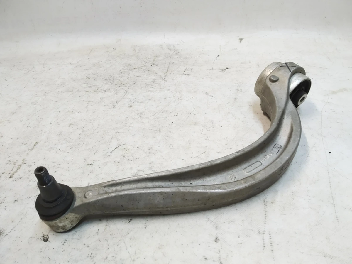 Lever guide with damaged silent block left front Audi Q7 4M0407693E