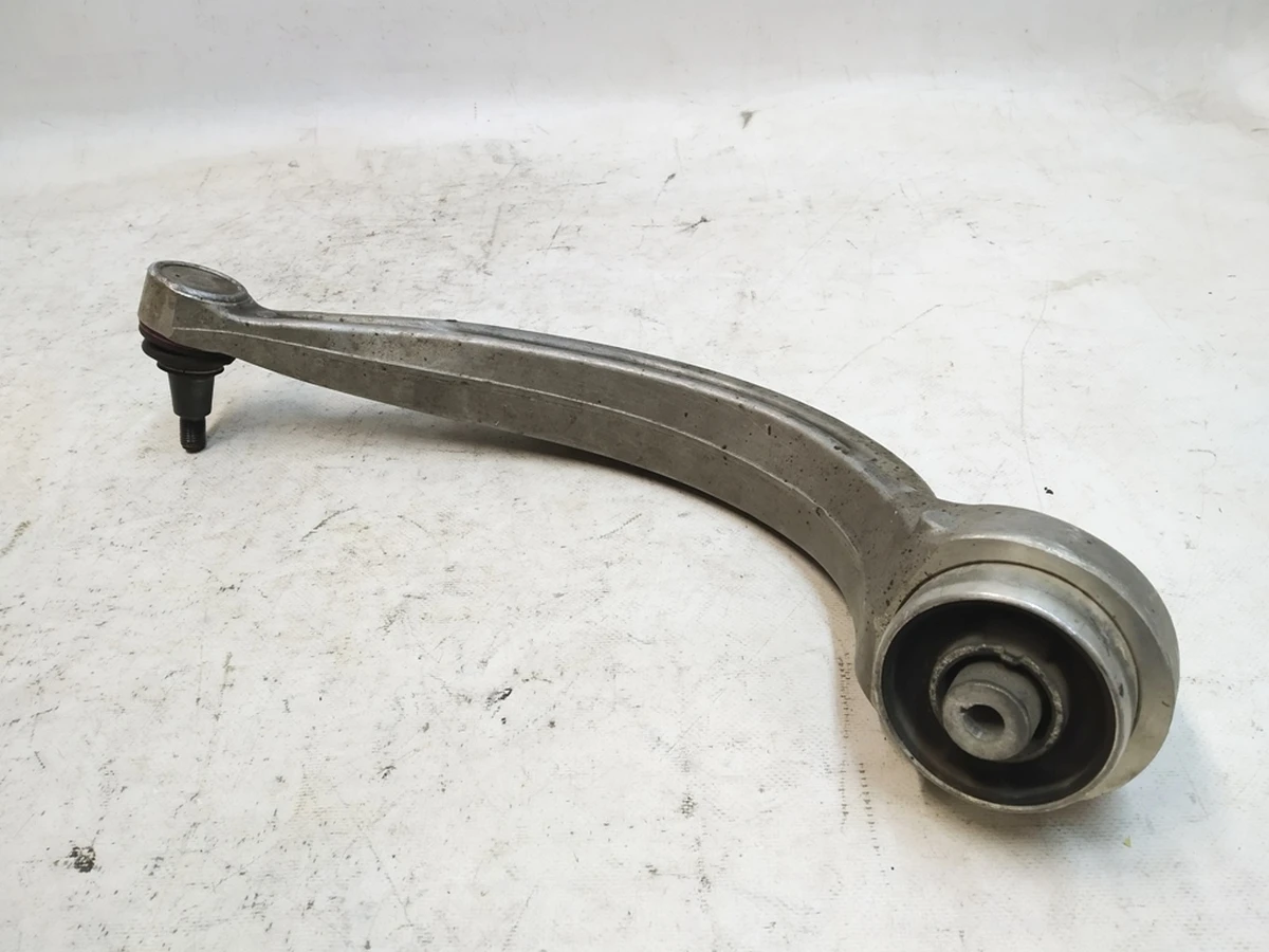 Lever guide with damaged silent block left front Audi Q7 4M0407693E