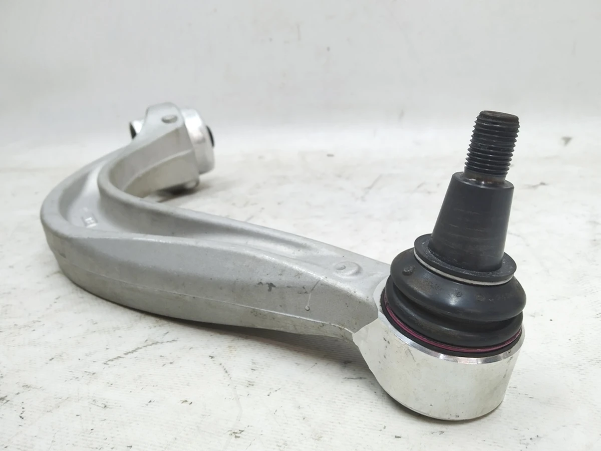 Важіль напрямний із сайлентблоком правий передній Audi E-tron 4M0407694E