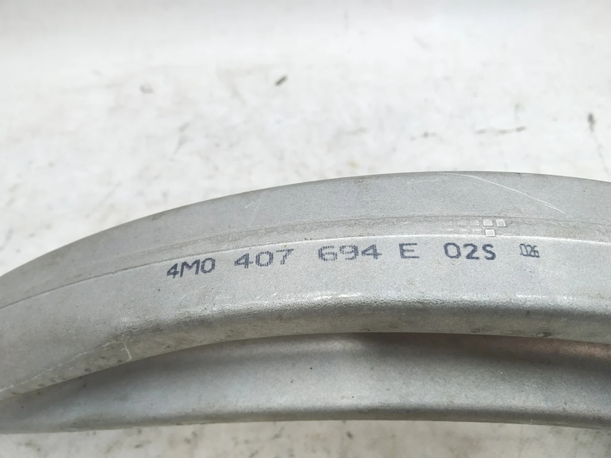 Важіль напрямний із сайлентблоком правий передній Audi E-tron 4M0407694E