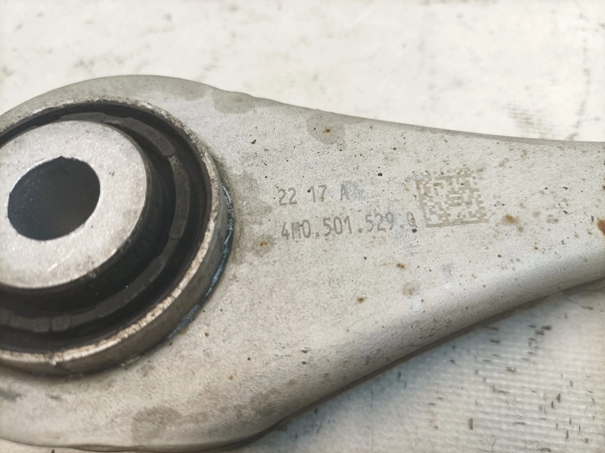 Рычаг поперечный задней подвески левый задний Audi Q7 4M0501529Q