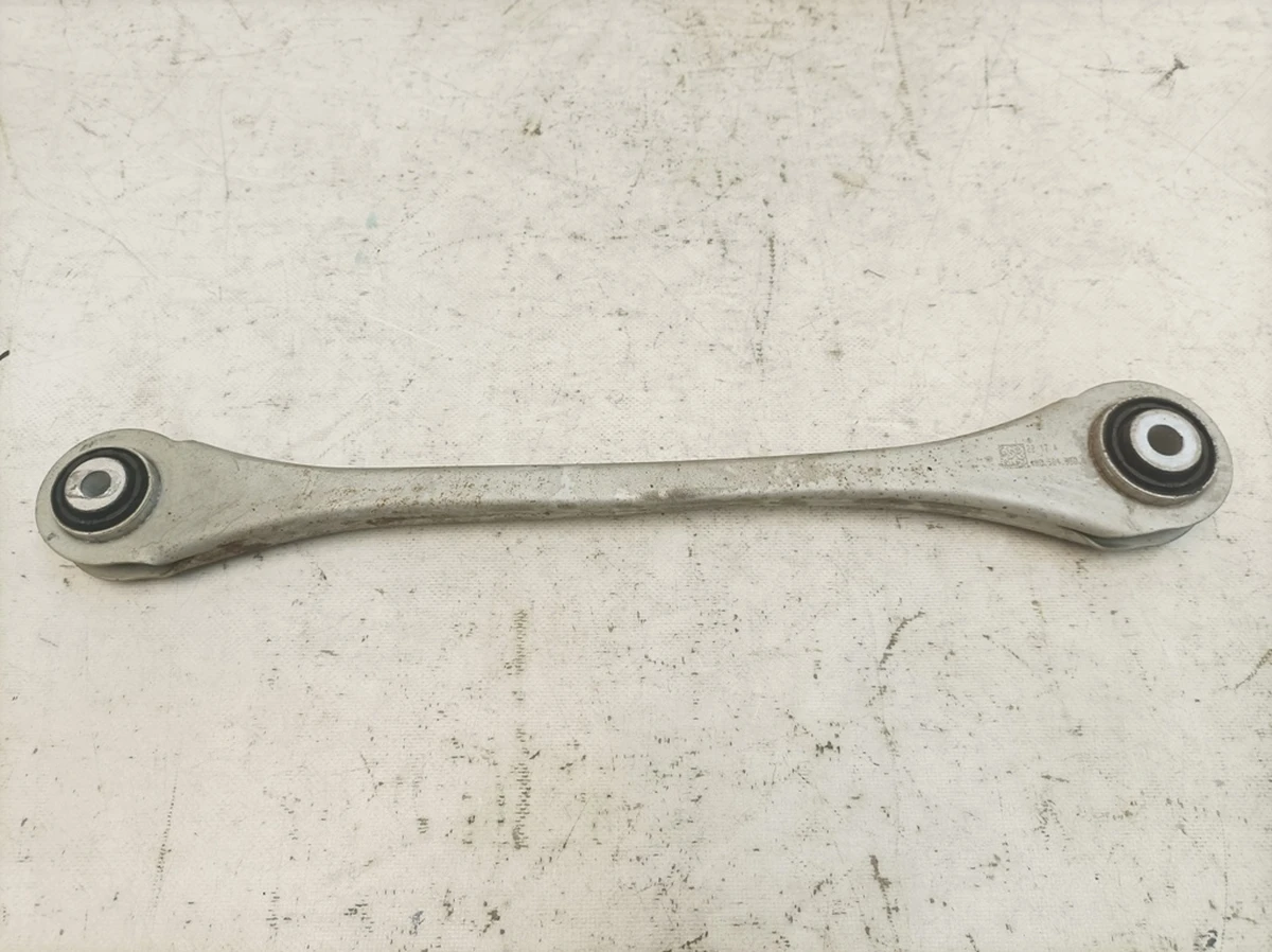 Рычаг поперечный задней подвески правый задний Audi Q7 4M0501530Q