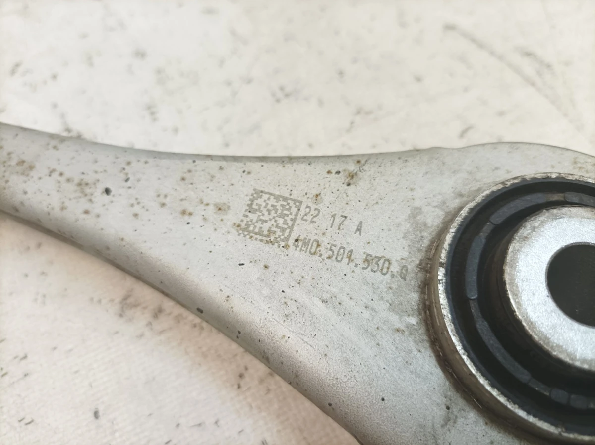 Рычаг поперечный задней подвески правый задний Audi Q7 4M0501530Q