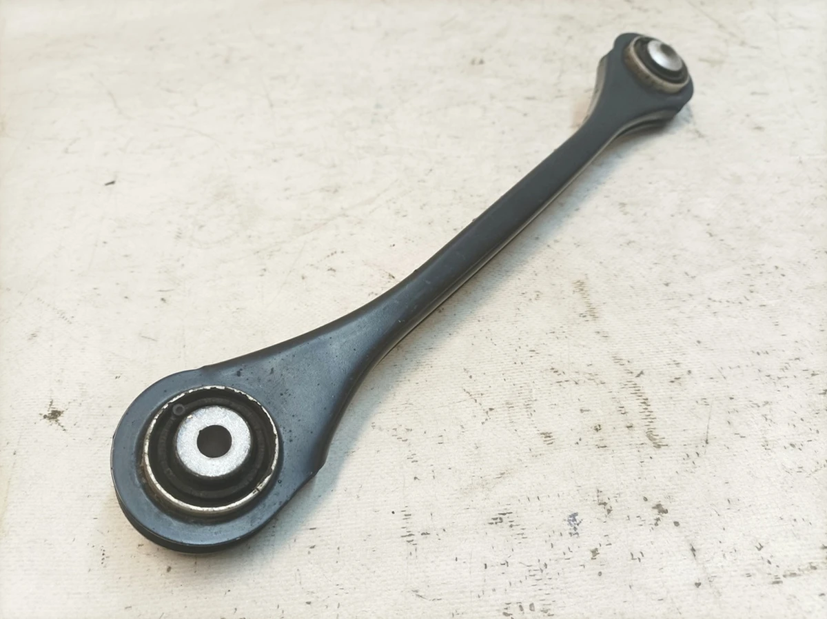 Front right transverse lever with damage to the silent bock Audi Q7 4M0505292D