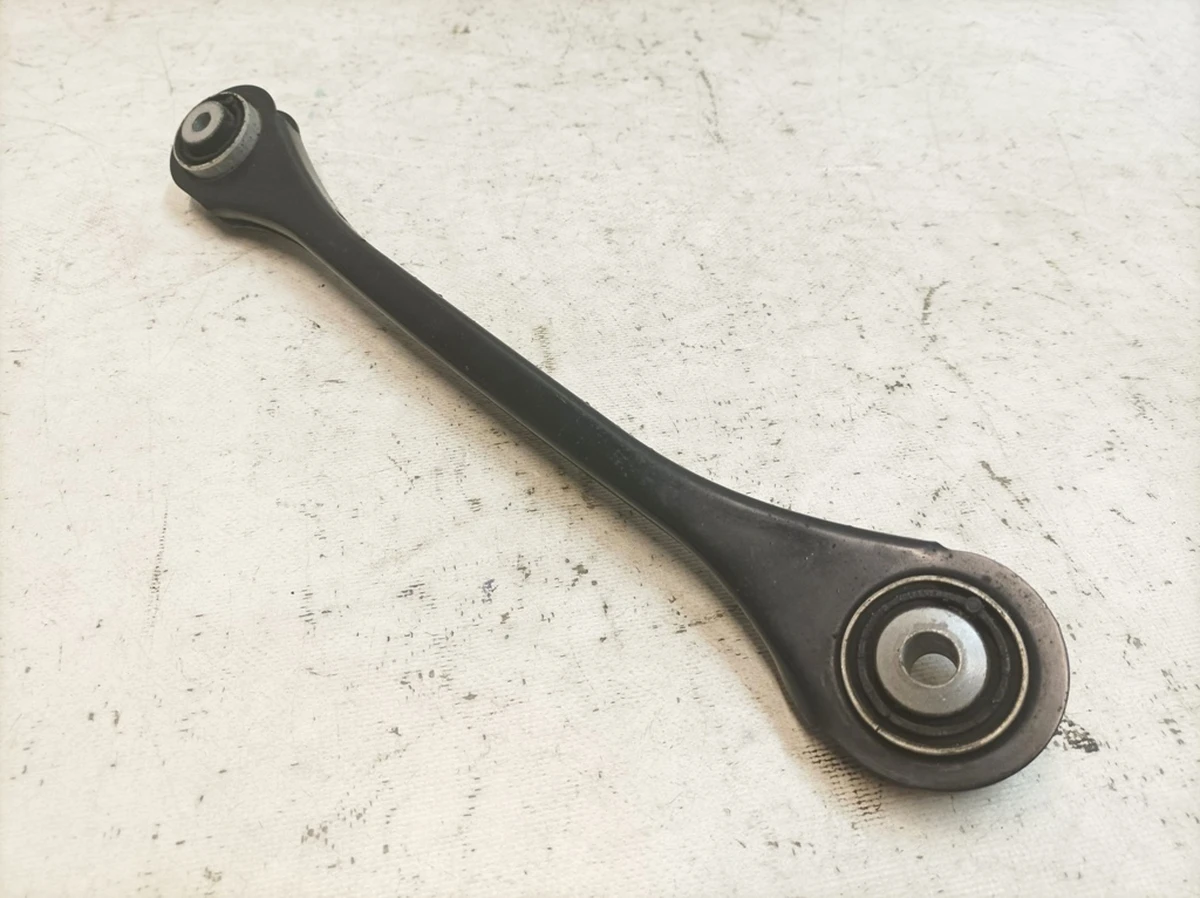 Front right transverse lever with damage to the silent bock Audi Q7 4M0505292D